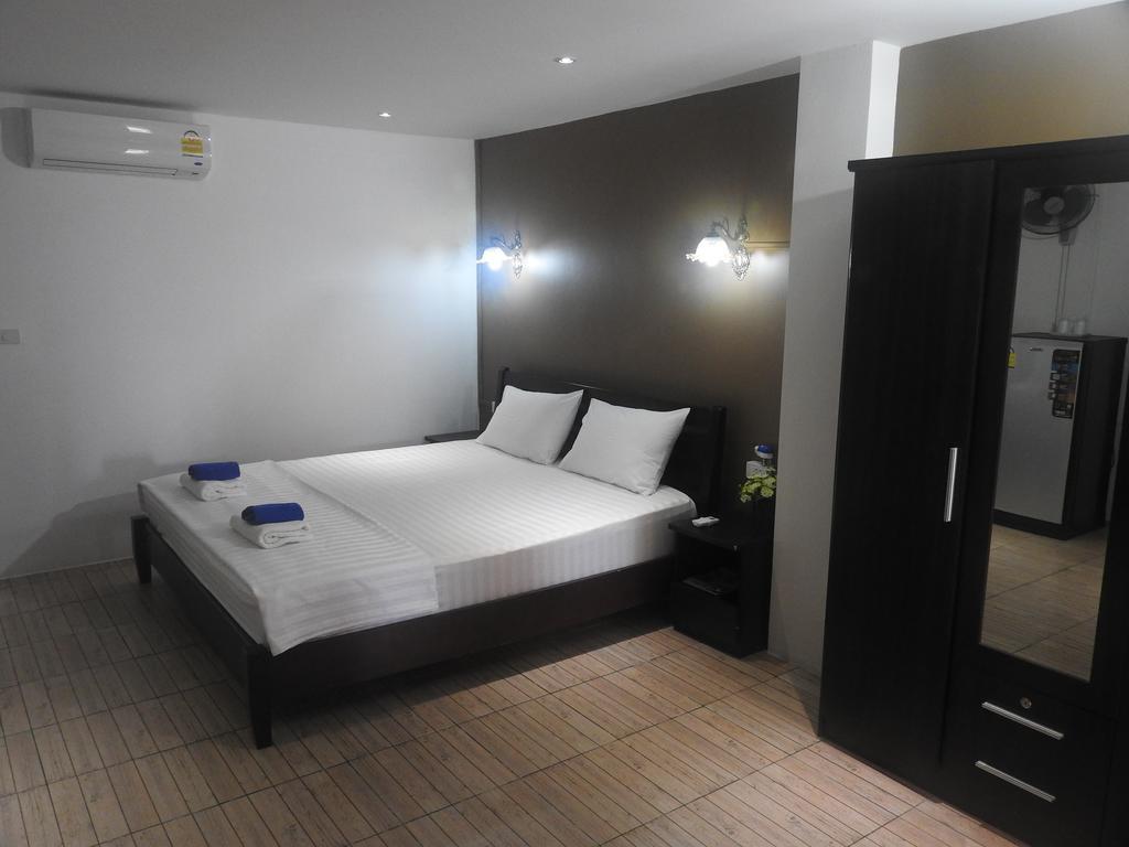 Allstar Guesthouse Karon Buitenkant foto