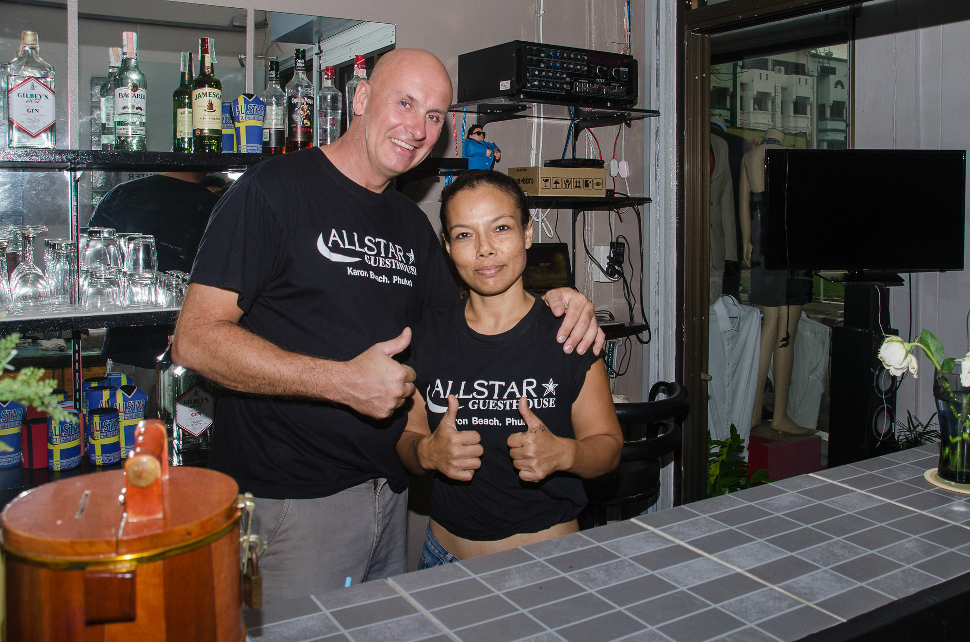 Allstar Guesthouse Karon Buitenkant foto
