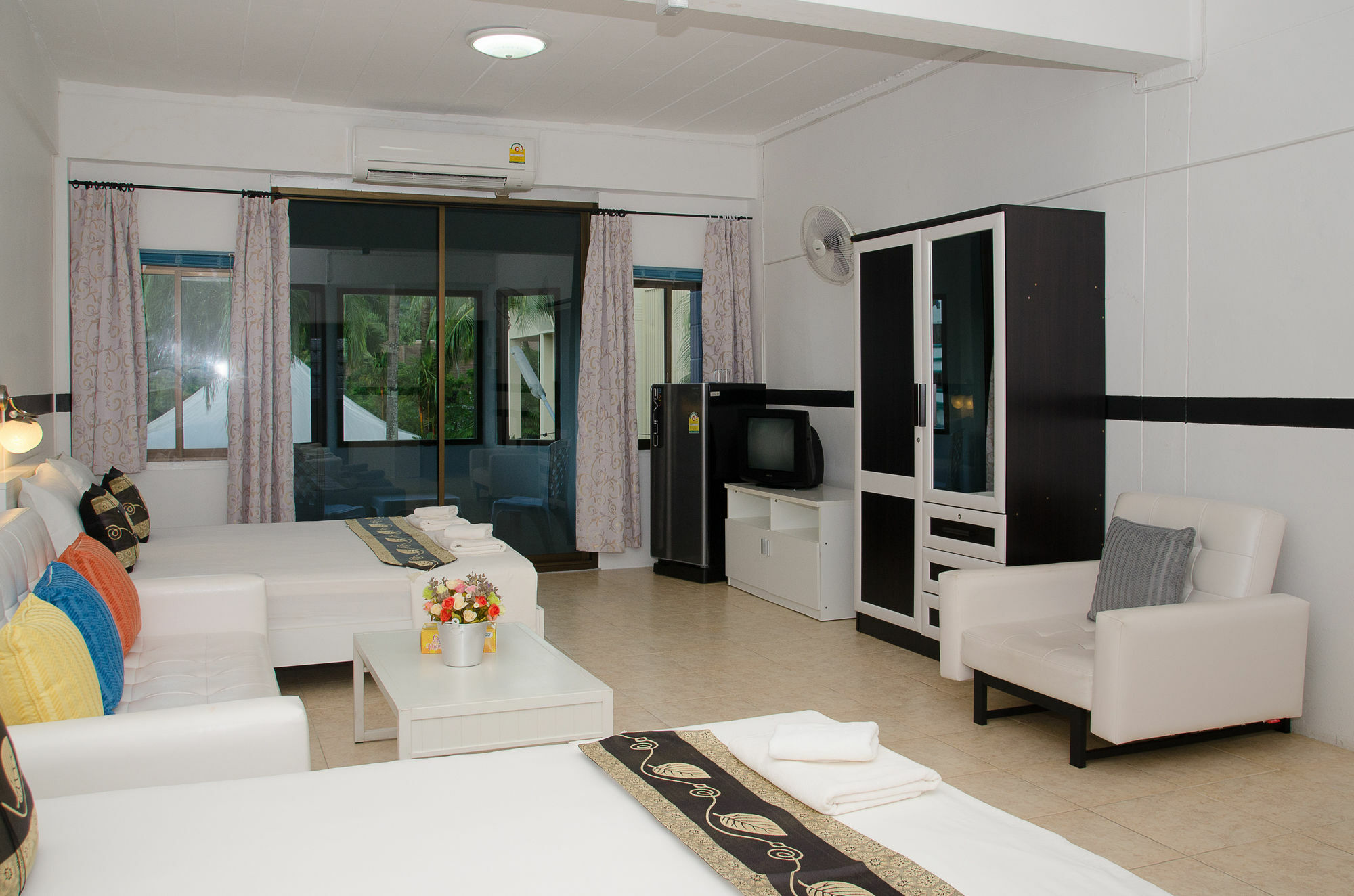 Allstar Guesthouse Karon Buitenkant foto