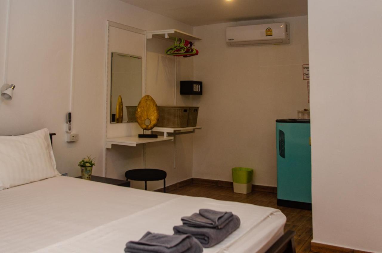 Allstar Guesthouse Karon Buitenkant foto